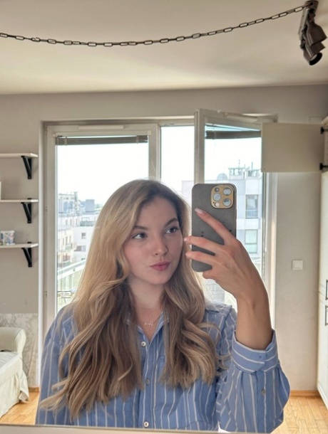 blonde selfie nudes gallery