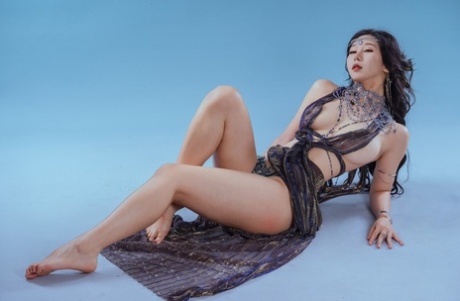 asian feet naked photo