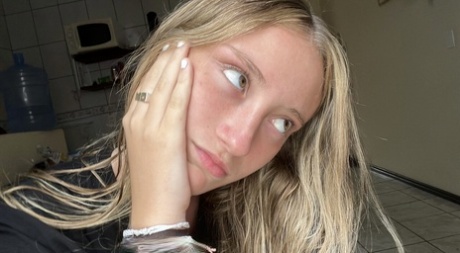 blue eyes teen art porn gallery