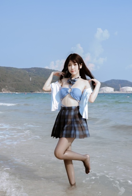 asian schoolgirl nice picture