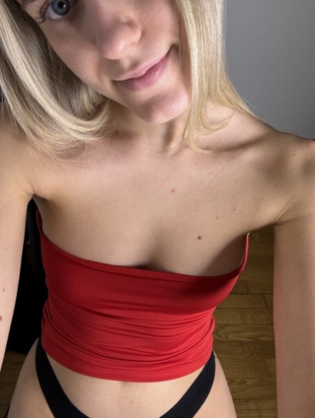 skinny blonde teen hd pics