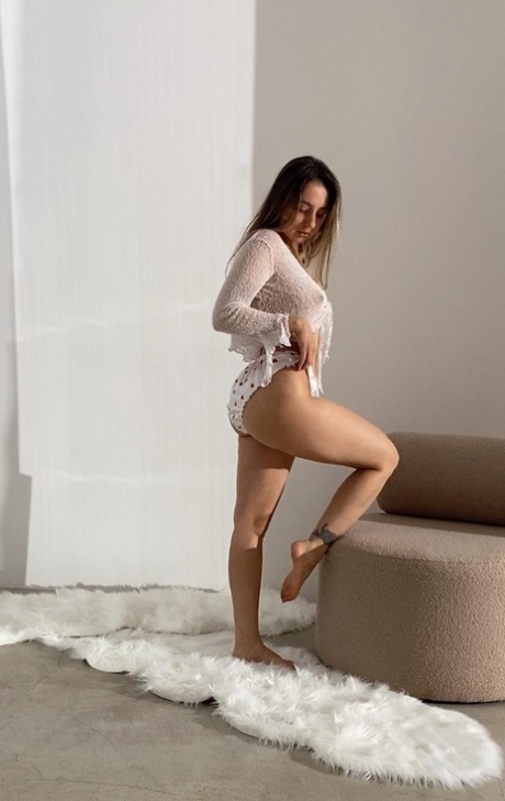 beautiful legs sexy naked photos