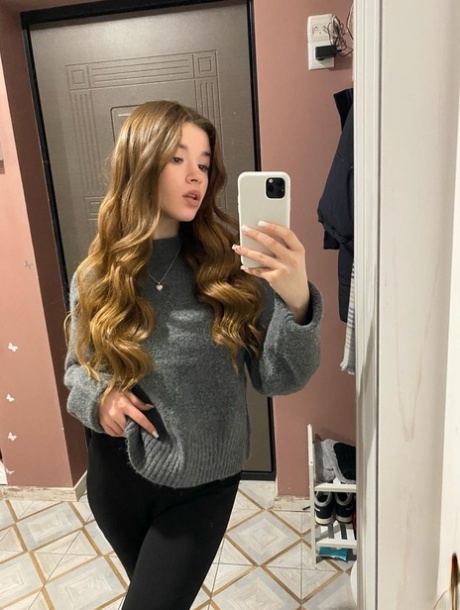 teen selfie free nude photo