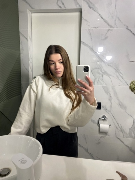 mirror selfie exclusive photos