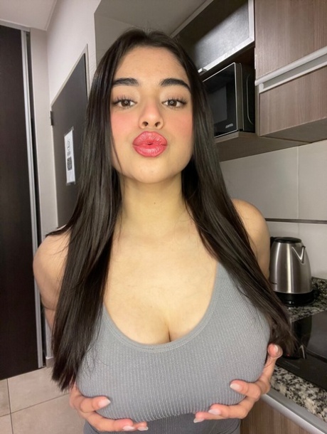 busty brunette sexy nude pictures