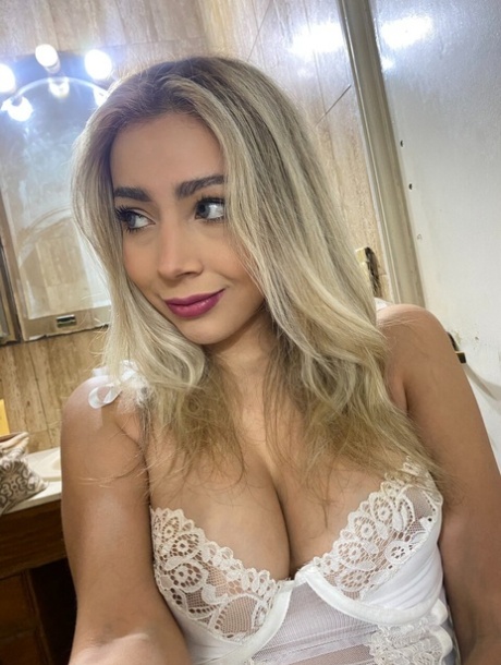 blonde selfie hot porn pictures
