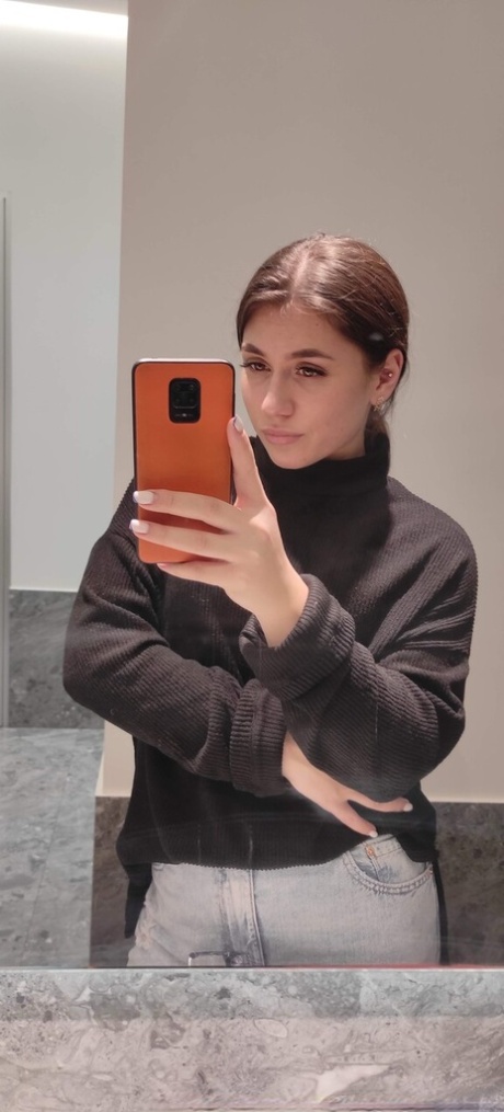mirror selfie hot sex photo