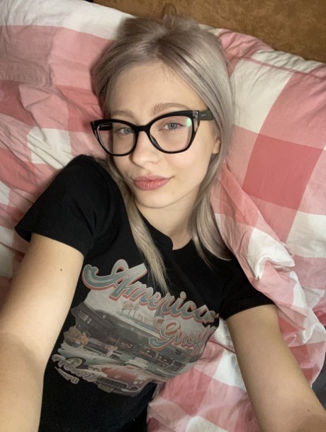 skinny nerd hot nude pic