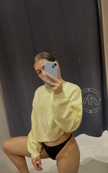 mirror selfie erotic picture