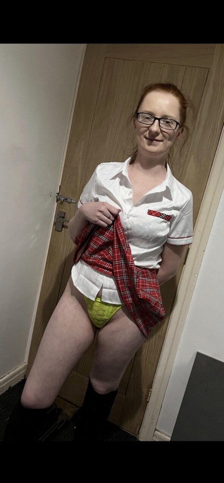 chubby redhead nude picture