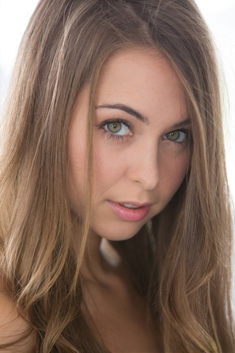 Riley Reid nude actress pics