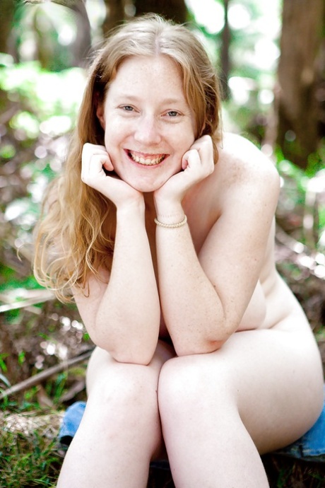 curvy babe pornographic photos