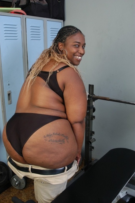 black granny sexy nudes pic