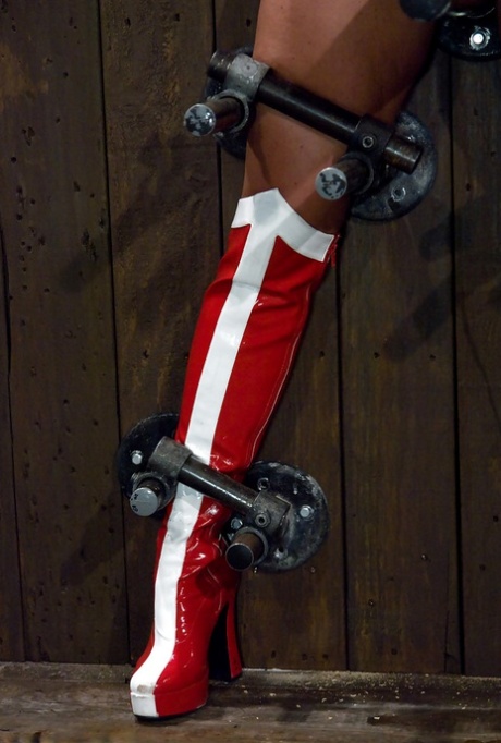 costume exclusive img