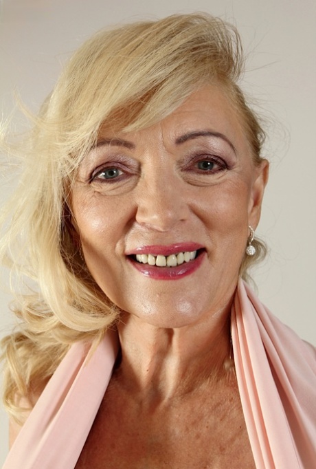 Janet Lesley pornstar hot pictures