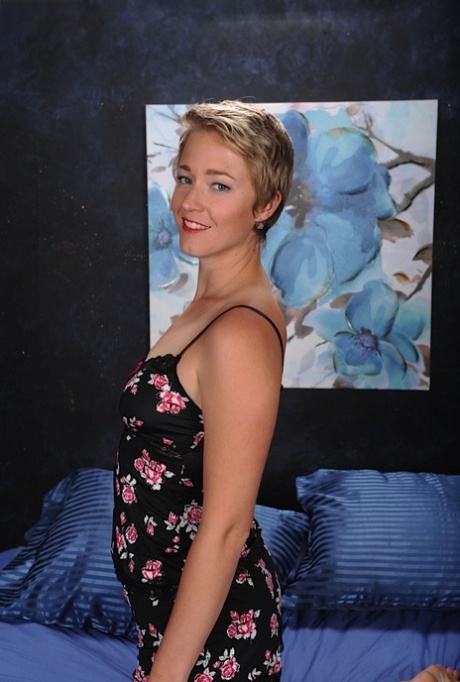 Liz Sophia nude model gallery