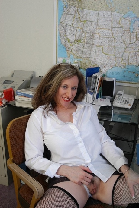 mature office sexy nude pics