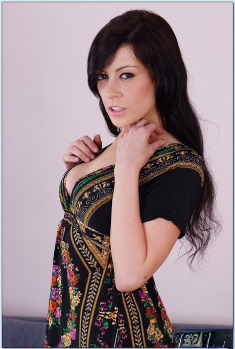 Vanessa Naughty pornstar pretty photo