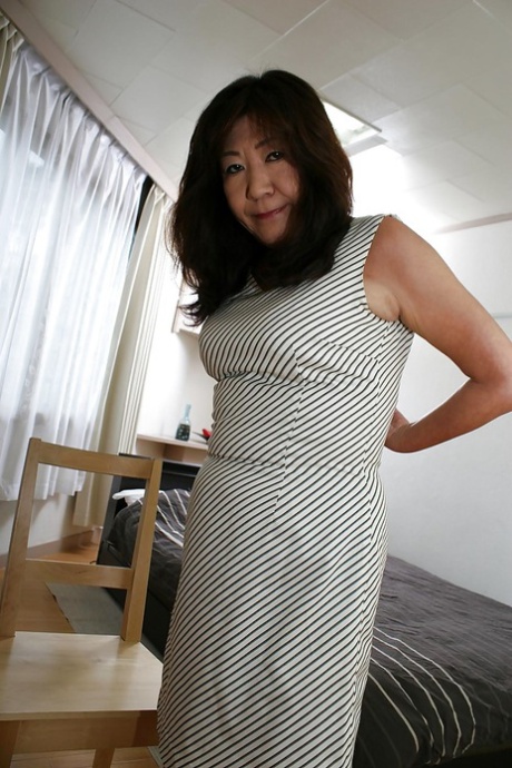 granny undressing beautiful xxx archive