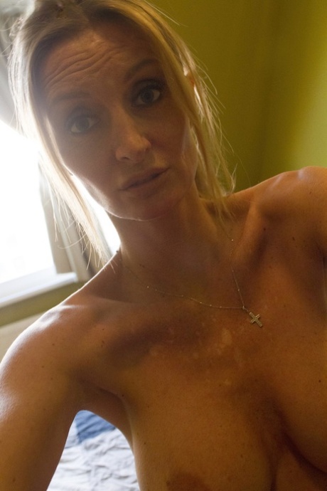 tall blonde milf sexy naked images