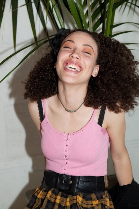 curly hair teen beautiful pics