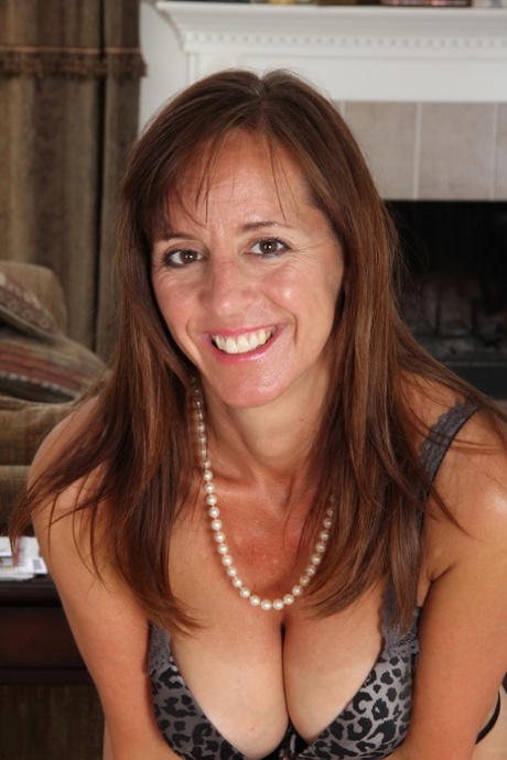 mature bikini free naked image