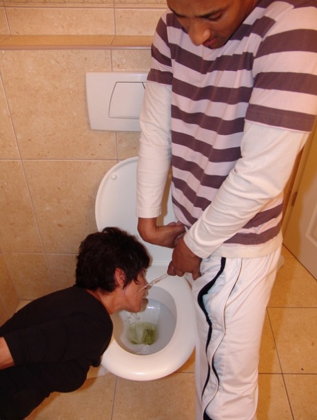 mature pissing nudes photo