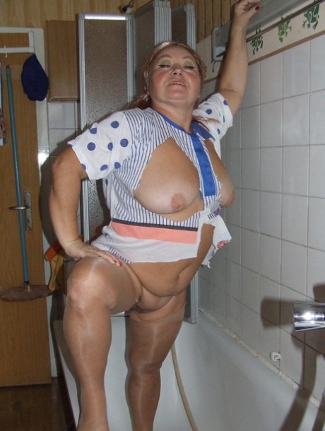 bbw shower nude img