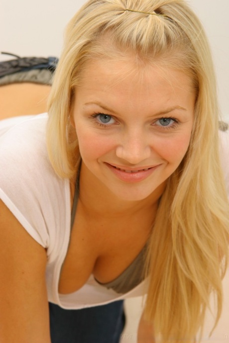 Sam King perfect model galleries