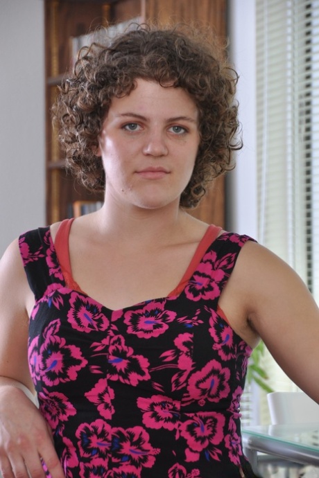 chubby short hair sexy nudes pictures