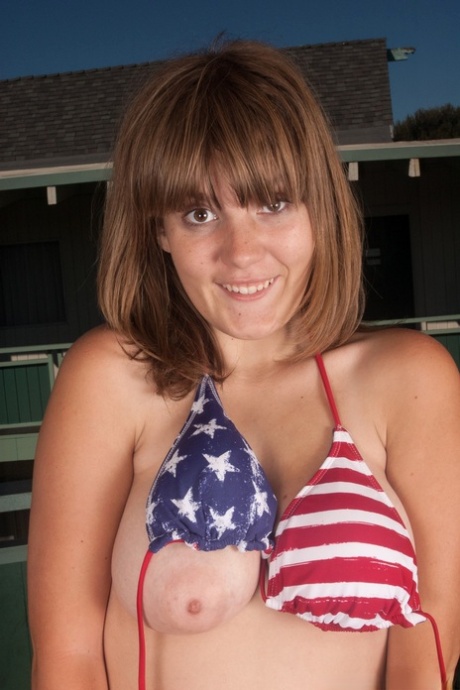 amateur bikini free nude photo