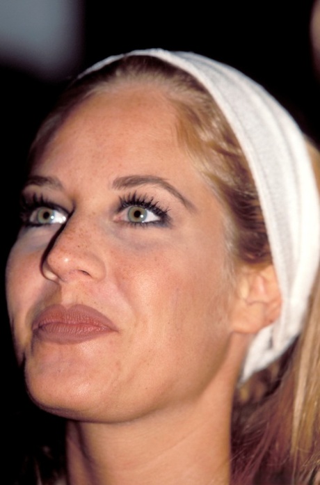 Wanda Curtis star top pic