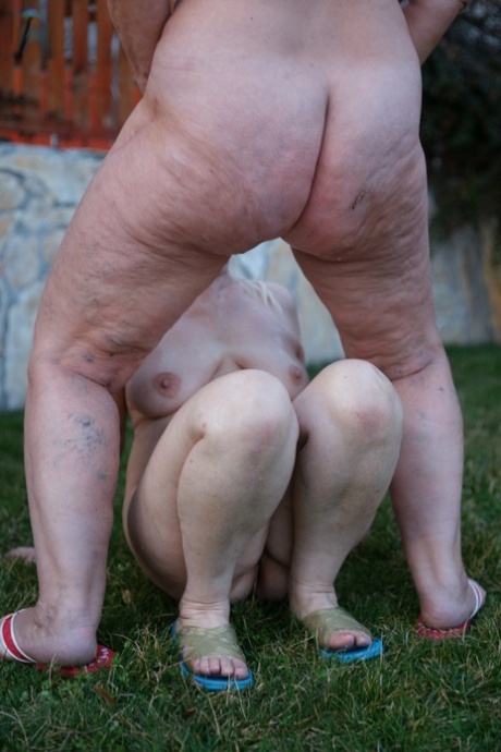 very old granny naked pic
