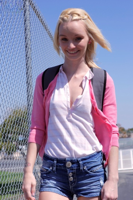 petite blonde teen sexy naked photos