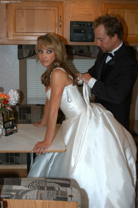 bride nude pics