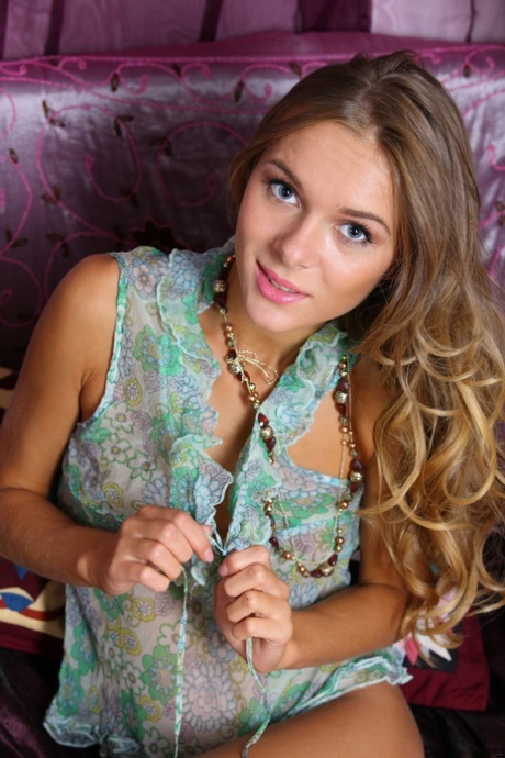 brunette blue eyes hot img