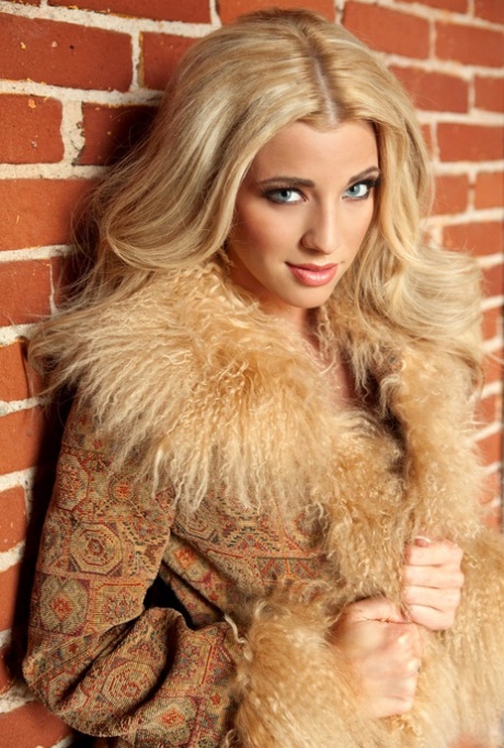 Olivia Paige high quality model pictures