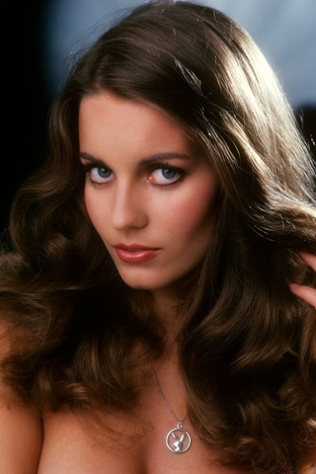 brunette blue eyes nudes galleries