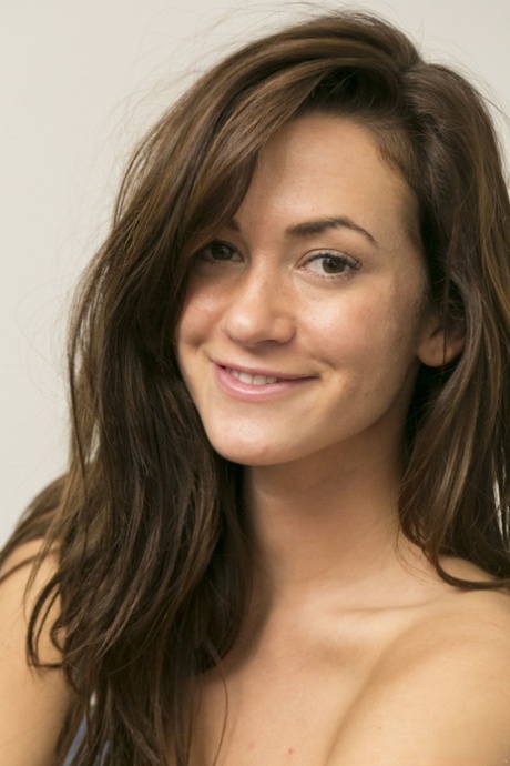 Tess Lyndon beautiful actress pictures