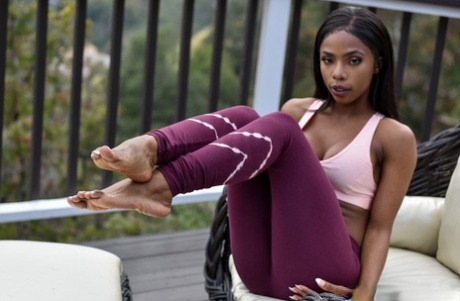 ebony yoga pants nude gallery