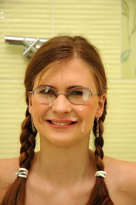 teen shower free nude image