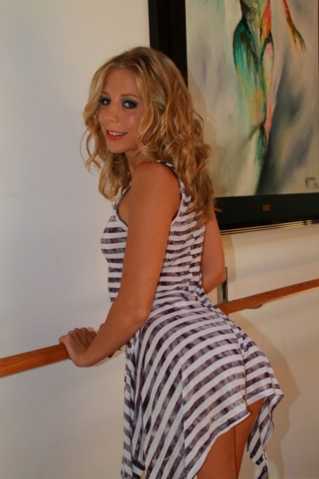 blonde skirt pornographic galleries