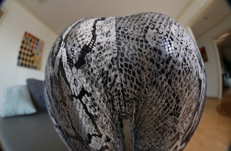 leggings bent over erotic archive