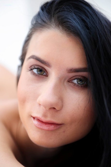 Nicole Black star naked picture