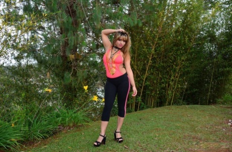 chubby yoga pants free naked pics
