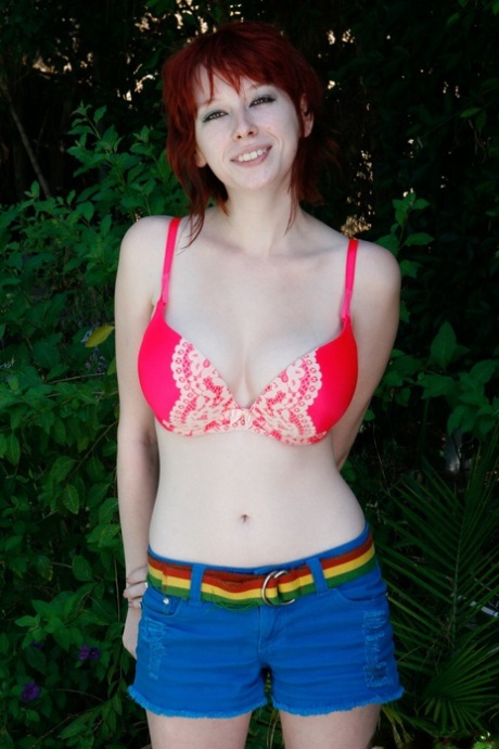 Zoey Nixon star best pics