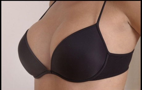 bra hot naked pic