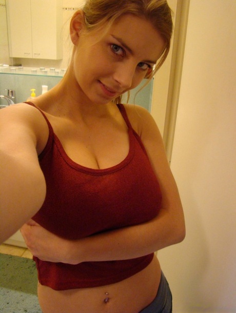 big tits selfie nude pic