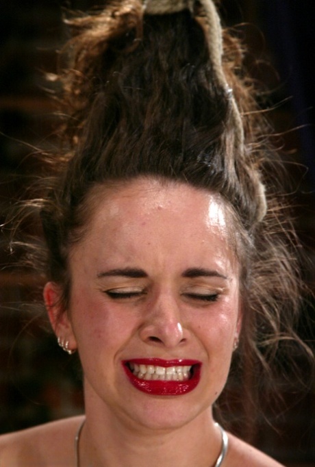 red lipstick free nude pic