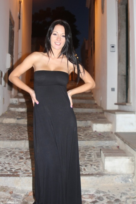downblouse hot nude image